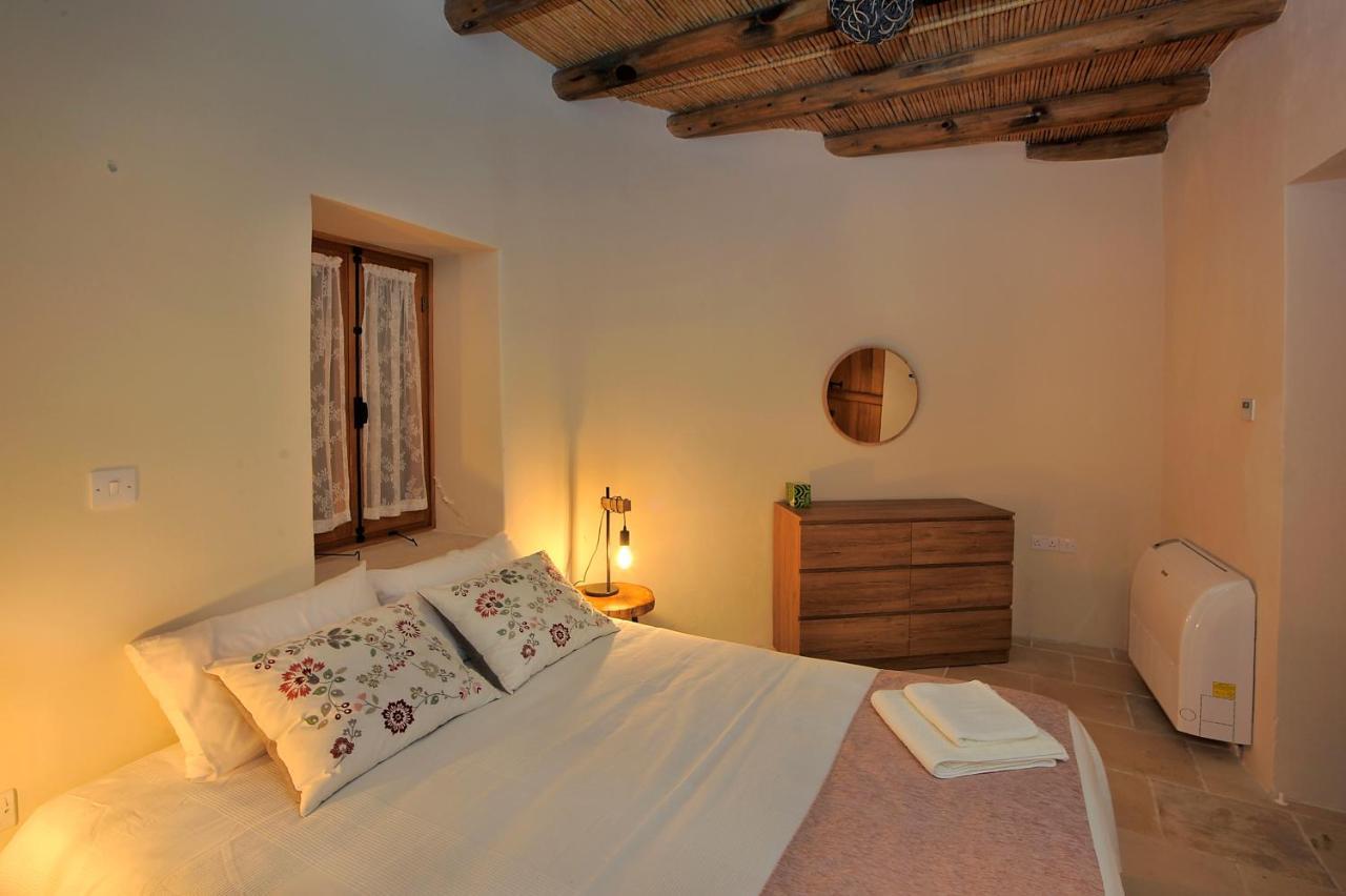 Pentasino Traditional House Agios Theodoros Exterior photo